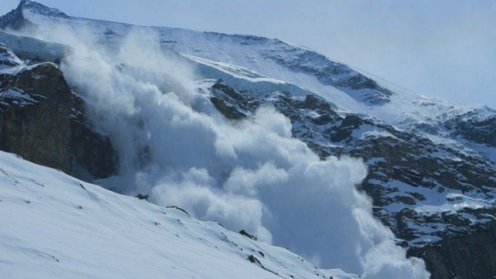 Tragedie în Alpii Francezi: Patru decese în urma unei avalanșe