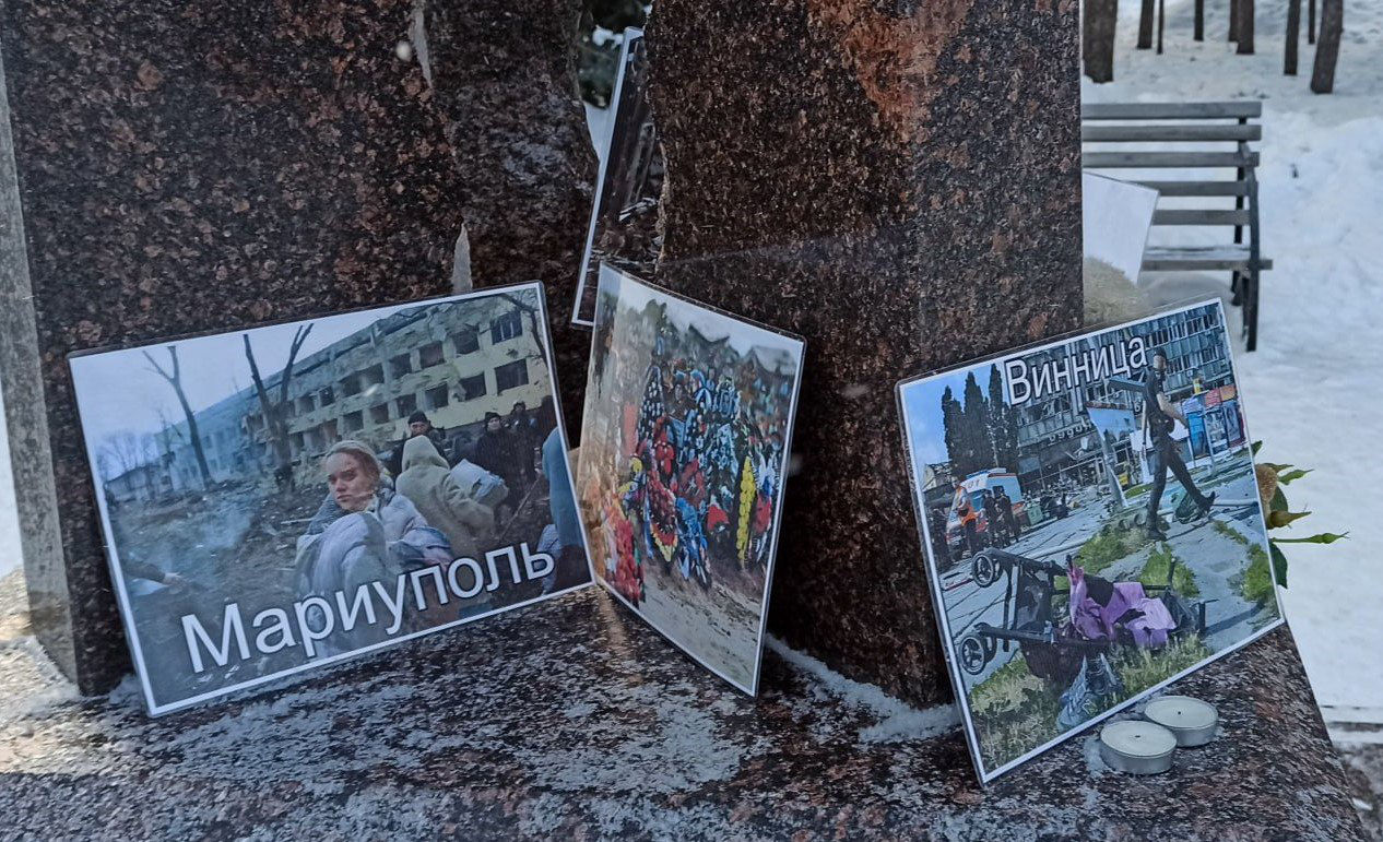 В российских городах начались акции в поддержку Украины.