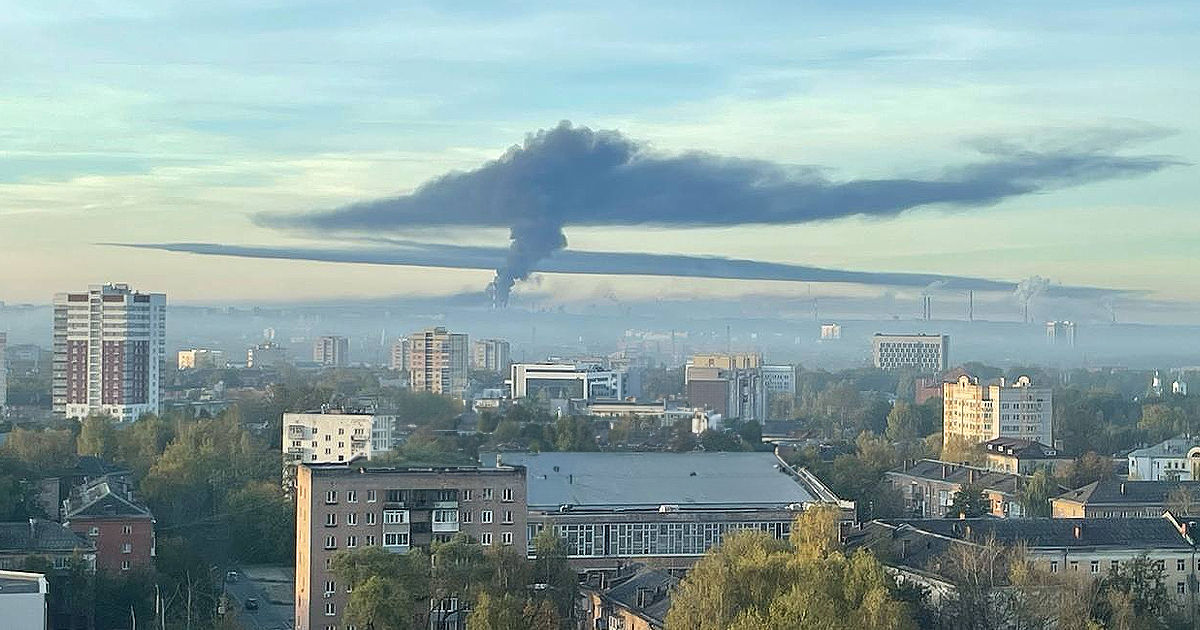 В Ярославле загорелся один из крупнейших в России НПЗ.