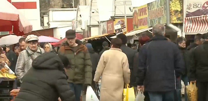 В магазинах и на рынках уже продают краску для пасхальных яиц.