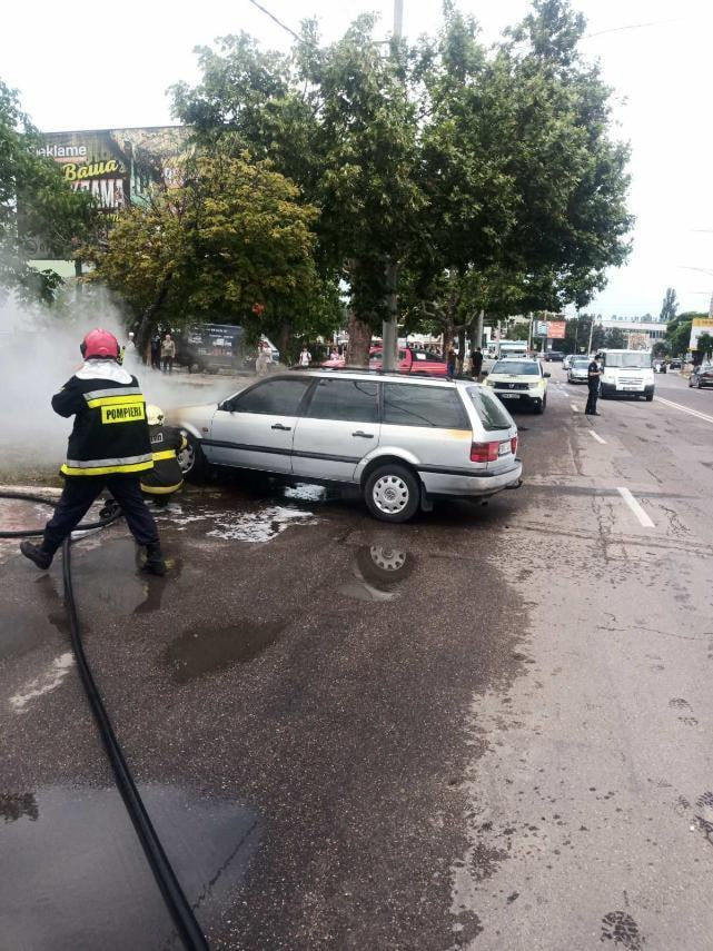 В Бельцах загорелось авто: ожоги получили два человека.