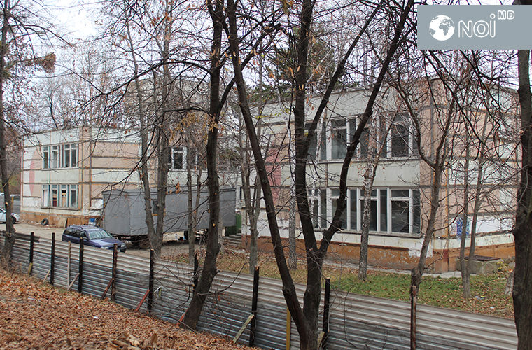 В закрытой более 10 лет назад школе № 6 на Ботанике ведется ремонт.