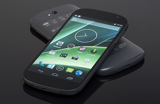 Презентация YotaPhone состоялась 4 декабря 2013 года.