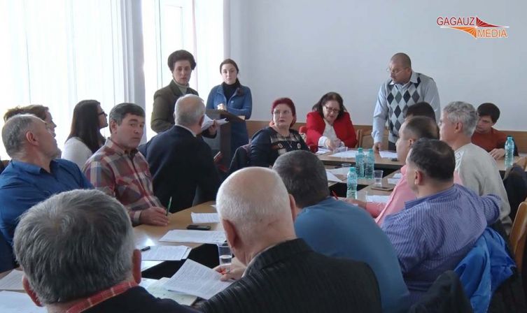 На сегодняшнем заседании муниципального совета разгорелся скандал.