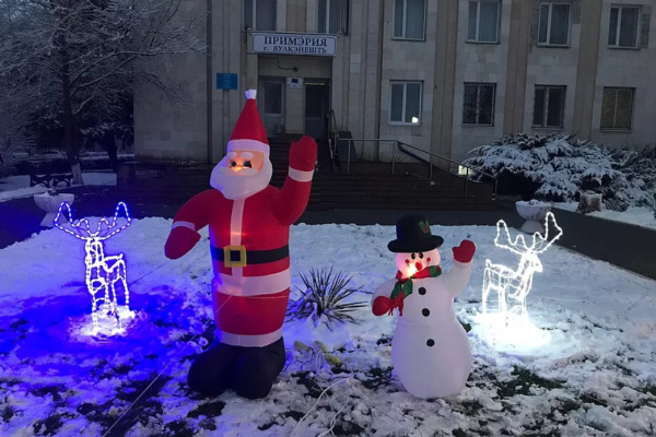 В Вулканештах зажгли новогоднюю иллюминацию.