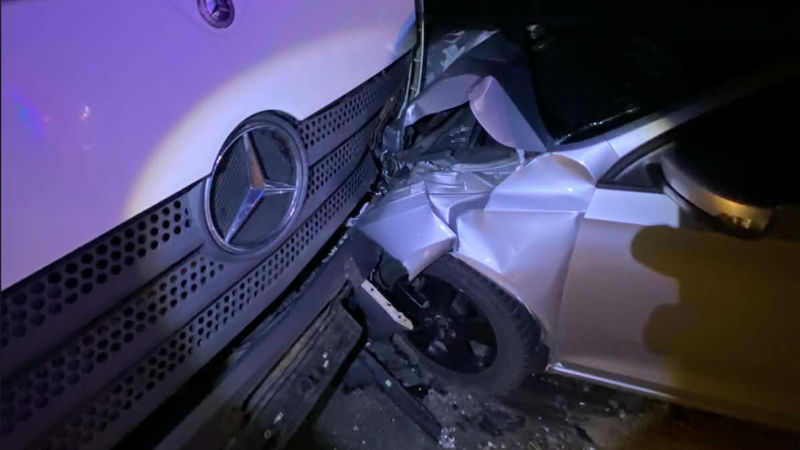 В Яловенском районе столкнулись грузовик и легковушка: пять человек пострадали.