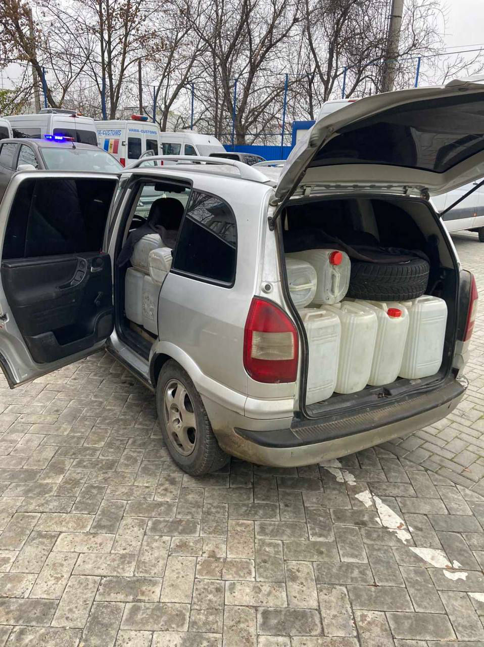 Более тонны алкоголя задержано таможенниками у города Бендеры.