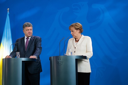 Порошенко провел телефонный разговор с Федеральным канцлером Германии Ангелой Меркель.