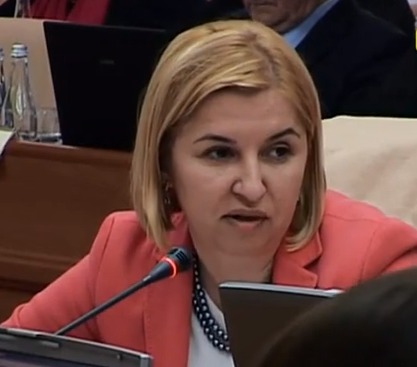 Ирина Влах утверждает, что значительная часть потребителей лекарств - пожилые люди, которые не знают "государственного молдавского языка". 