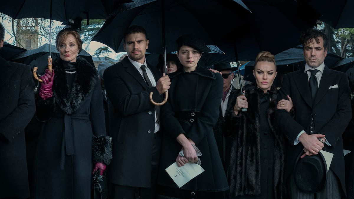 Netflix показал первые кадры сериала «Джентльмены» Гая Ричи.