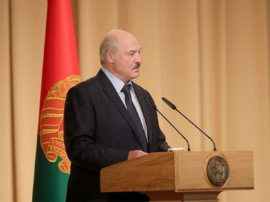Лукашенко потребовал создать народное ополчение Белоруссии.