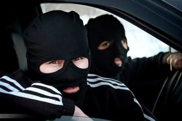 Правоохранители раскрыли два разбойных нападения на пенсионеров.