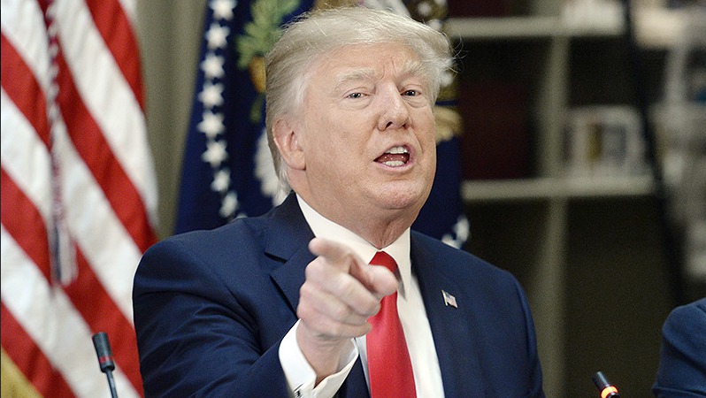 Трамп также сообщил, что США не планируют начинать военную операцию в Сирии после нанесенного 7 апреля ракетного удара по авиабазе Шайрат в сирийской провинции Хомс.