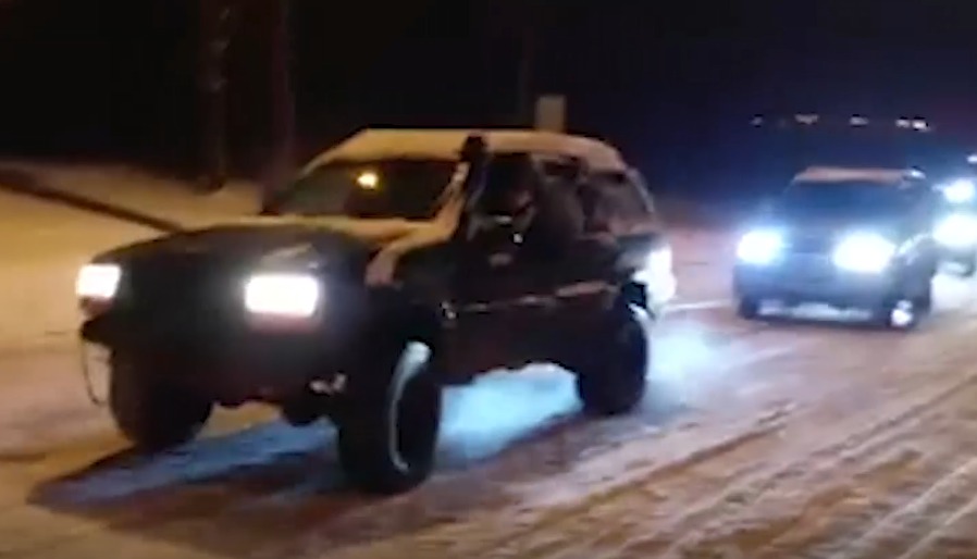 Comunitatea Off-Road a ajutat şoferii rămaşi blocaţi în trafic