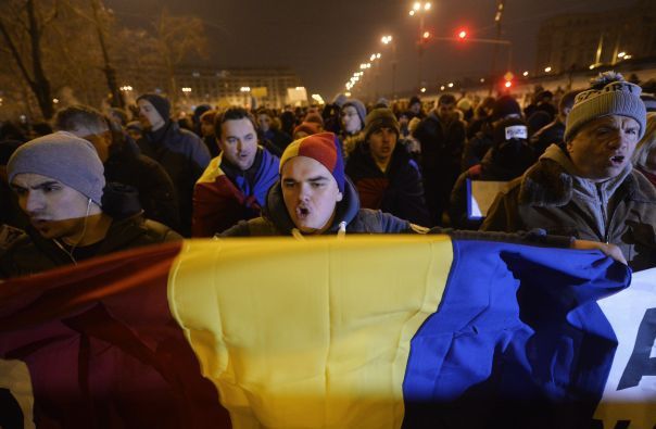 Тысячи людей собрались в Бухаресте на акцию протеста против реформы юстиции.