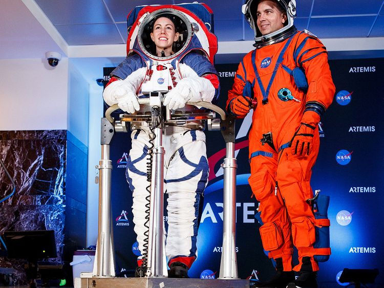 Компания Axiom Space создаст по заказу NASA скафандр для высадки на Луну.