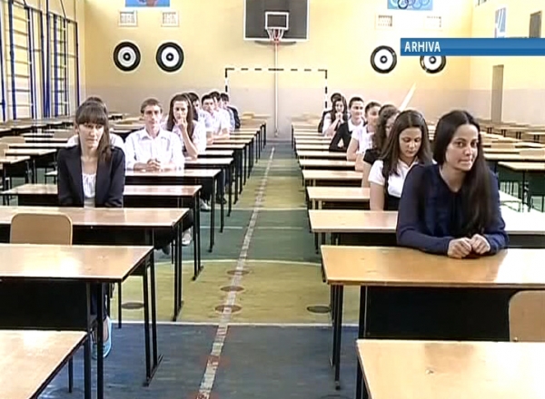 Anul trecut pentru examenele de bacalureat s-au cheltuit 12 milioane de lei. Cei mai multi bani au mers pentru echipamentele anti-copiat instalate in centrele de bacalaureat.