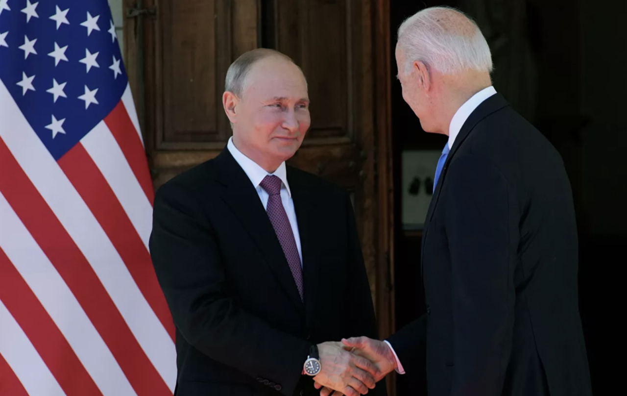 Путин обменялся с Байденом шуткой.