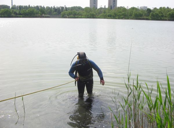 Trei tineri, care au fost dati disparuti anul trecut, au fost gasiti morti intr-un lac din sectorul Ciocana al capitalei.