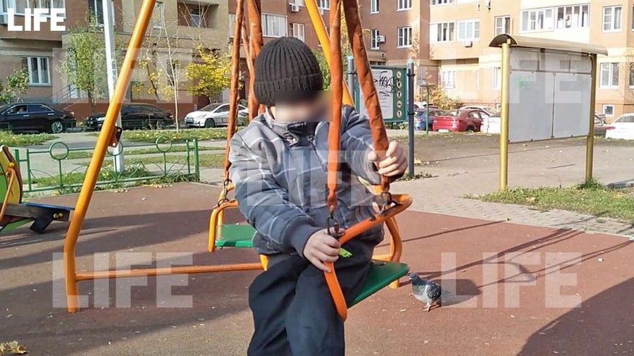 В лагере бездомных в Подмосковье обнаружили маленького маугли.