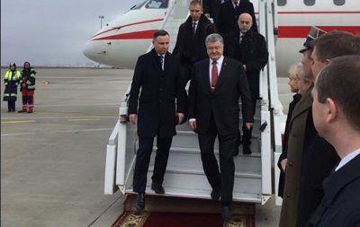 13 декабря запланирована встреча Петра Порошенко и Анджея Дуды в Харькове, где главы государств обсудят стратегические вопросы.
