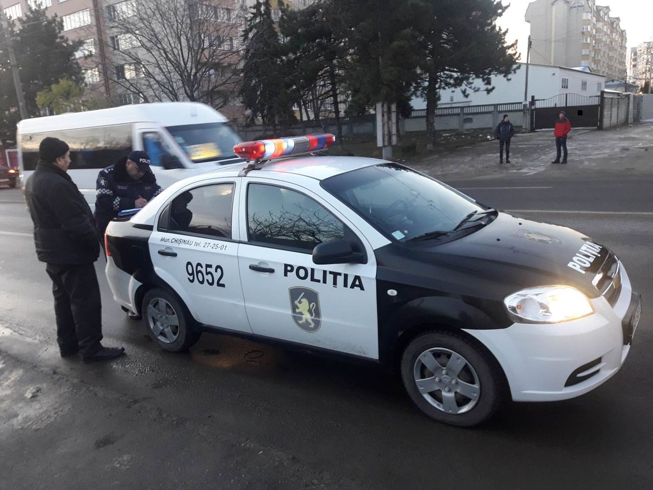 Poliţiştii au reluat verificările. Ghinioniştii, şoferii de microbuze. Foto: PolitiaCapitalei