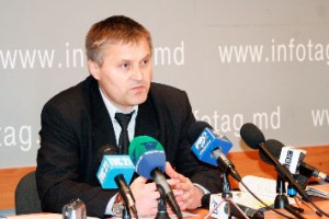 Ulterior însă acesta s-a răzgândit, luând decizia să le ma idea o șansă jurnaliștilor.