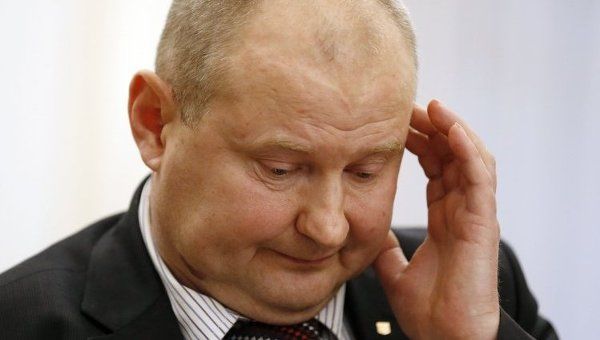 Чаус продолжает находиться в следственном изоляторе и отказывается давать показания. 