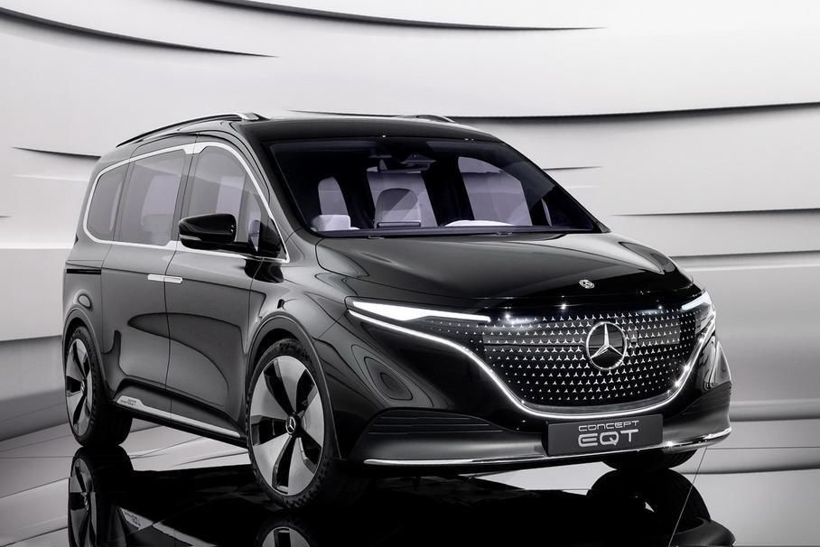 Mercedes-Benz назвала дату премьеры компактвэна Citan нового поколения.