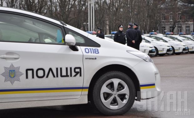 Столичная полиция устанавливает причины взрывов в Днепровском районе.