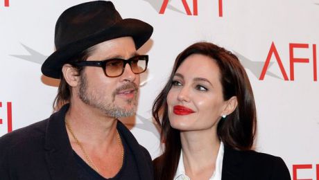 Angelina Jolie şi Brad Pitt intenționează să cumpere o insulă în Grecia.