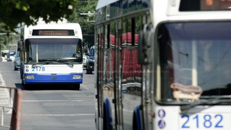 De mâine, troleibuzele de pe linia 5 își vor relua circulația. Foto: publika.md