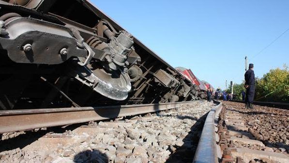 Sute de persoane, evacuate după deraierea unui tren în Italia