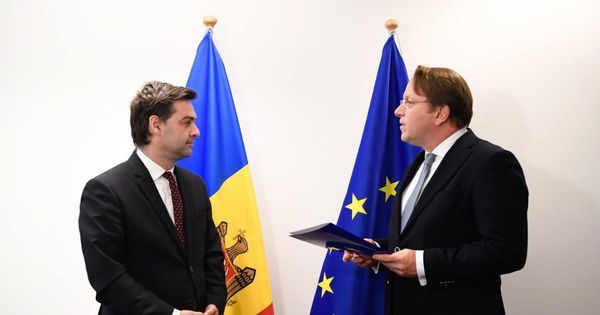 Молдова начала заполнять анкету ЕС: она содержит 369 вопросов.