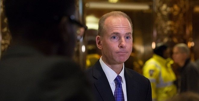 Руководитель Boeing Меленберг сохранил свой пост, но отказался от бонусных выплат.