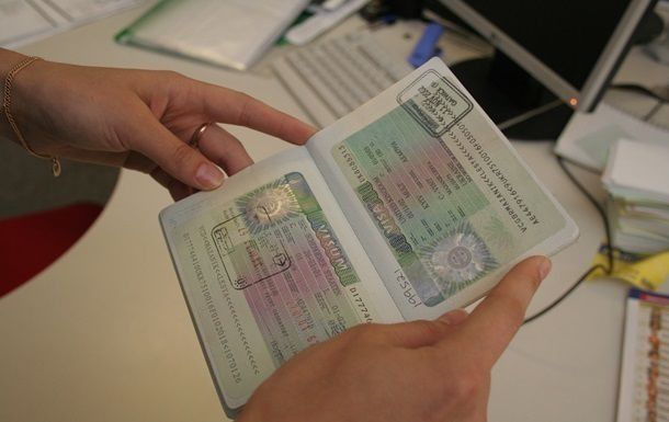 Украина откроет в России 8 визовых центров.