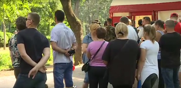 У пункта сдачи крови в центральном парке Кишинева выстроилась очередь.