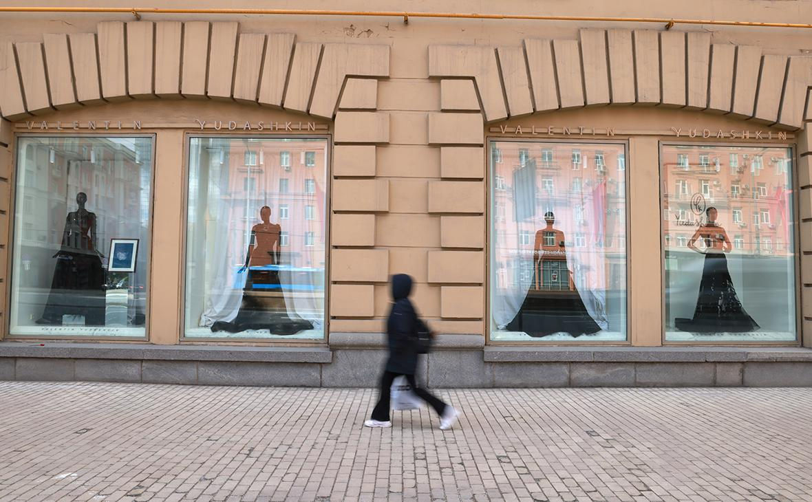В России не подтвердили арест счетов модного дома Юдашкина.