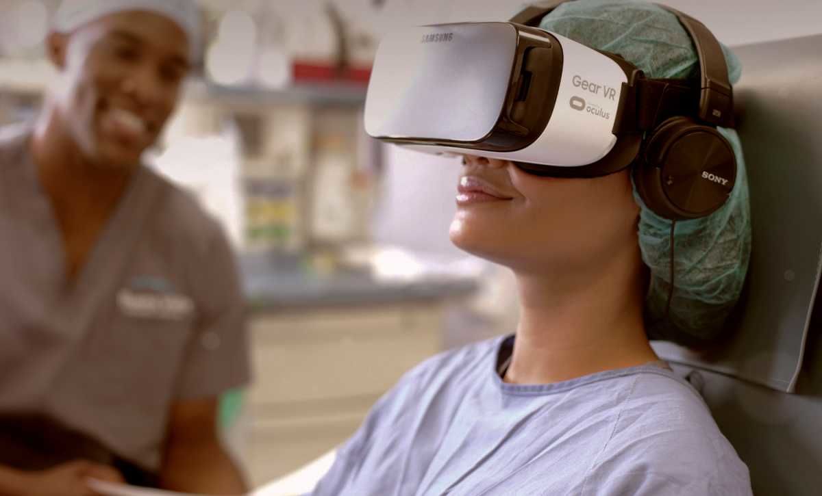 Исследование: VR-очки помогают снизить боль при родах