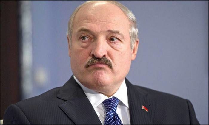 Лукашенко потребовал от военных поддержать стабильность в обществе.