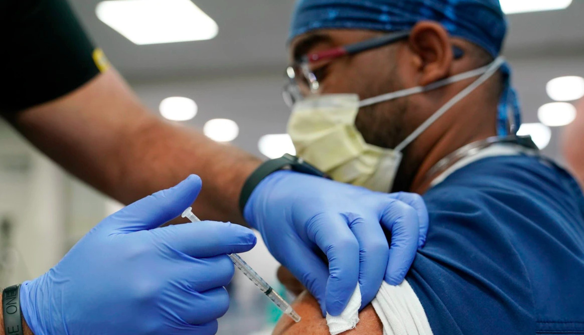 Бельгия готовит обязательную вакцинацию для медицинских работников.
