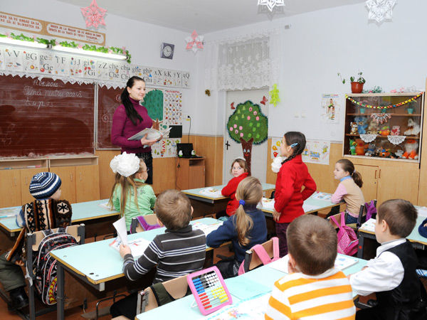 Şcolile din sate rămân în fiecare an cu tot mai puţini elevi și profesori. Foto: flux.md