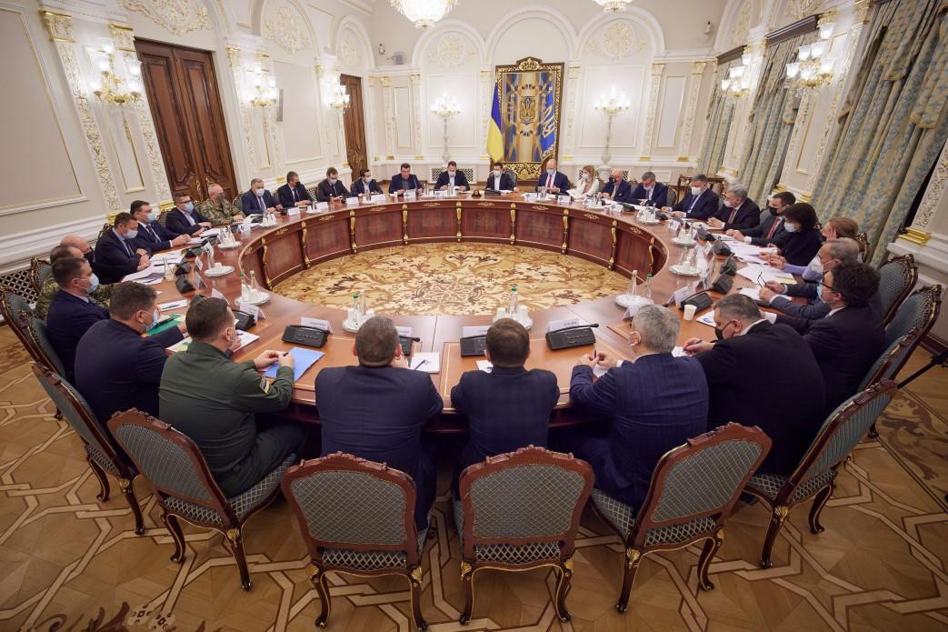 СНБО поддержал введение Чрезвычайного положения по всей Украине