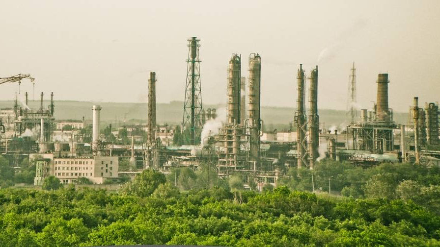 Минобороны РФ предложило украинским формированиям на комбинате "Азот" сложить оружие.