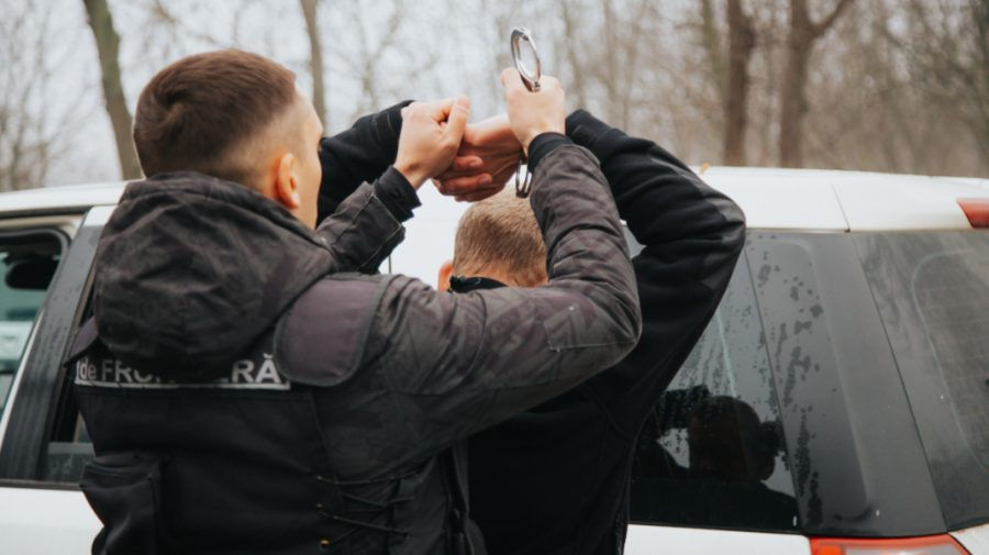Un moldovean suspectat de organizarea migrației ilegale, arestat.