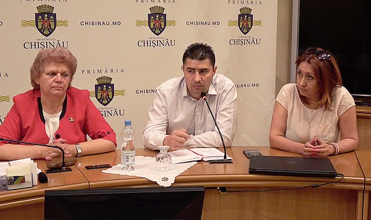 По словам социалистов, деньги на зарплату поварам можно взять со счетов сэкономленных средств и невыполненных работ.