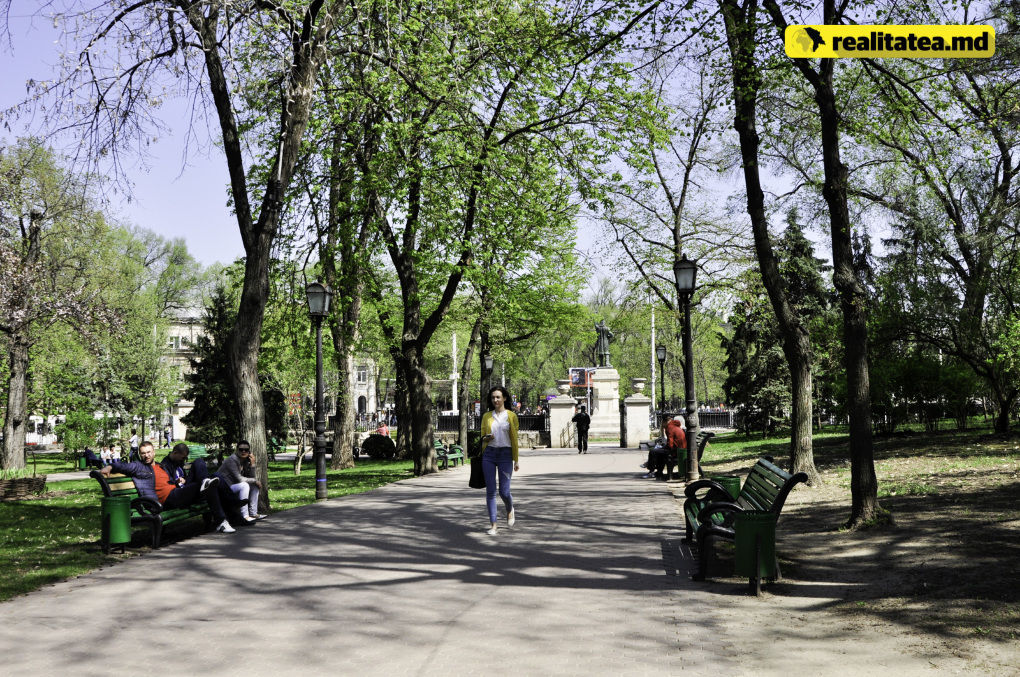 В городских парках проведут уборку, отремонтируют скамейки и восстановят общественное освещение. Фото: realitatea.md.