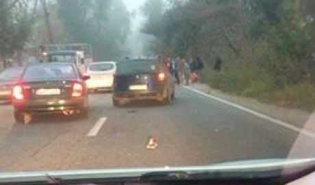Lovit pe o trecere de pietoni în Capitală: Bărbatul, la reanimare