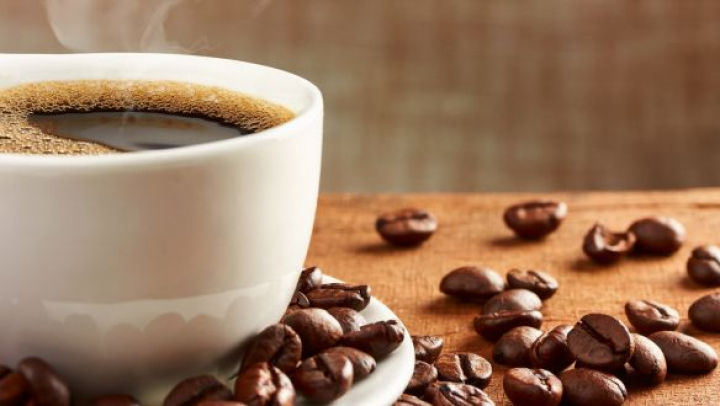 Bei cafea pe stomacul gol? Riscurile majore la care te expui