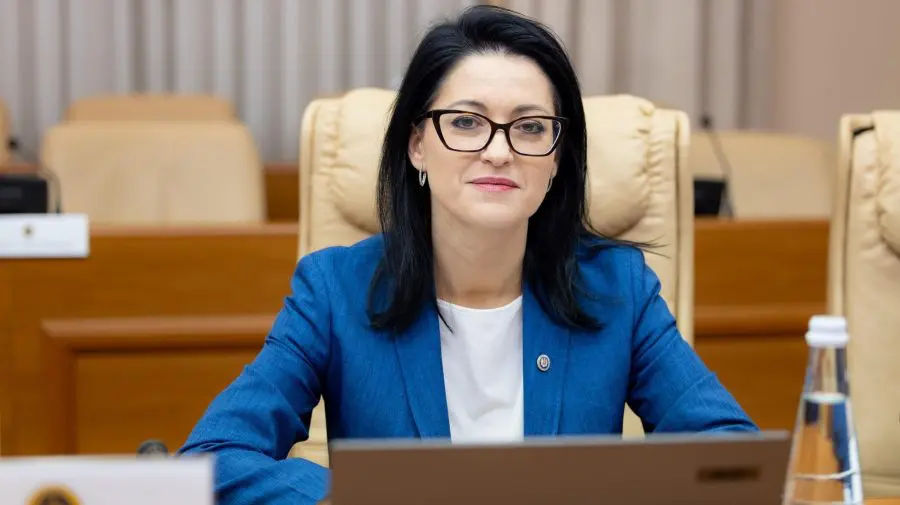 Ministra Muncii, despre majorarea vârstei de pensionare: Va fi o decizie națională.